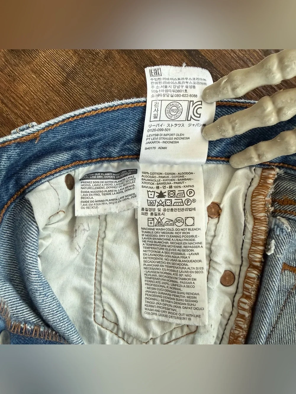 Levis 501 Distressed Cutoffs Denim Shorts ~ Size 31